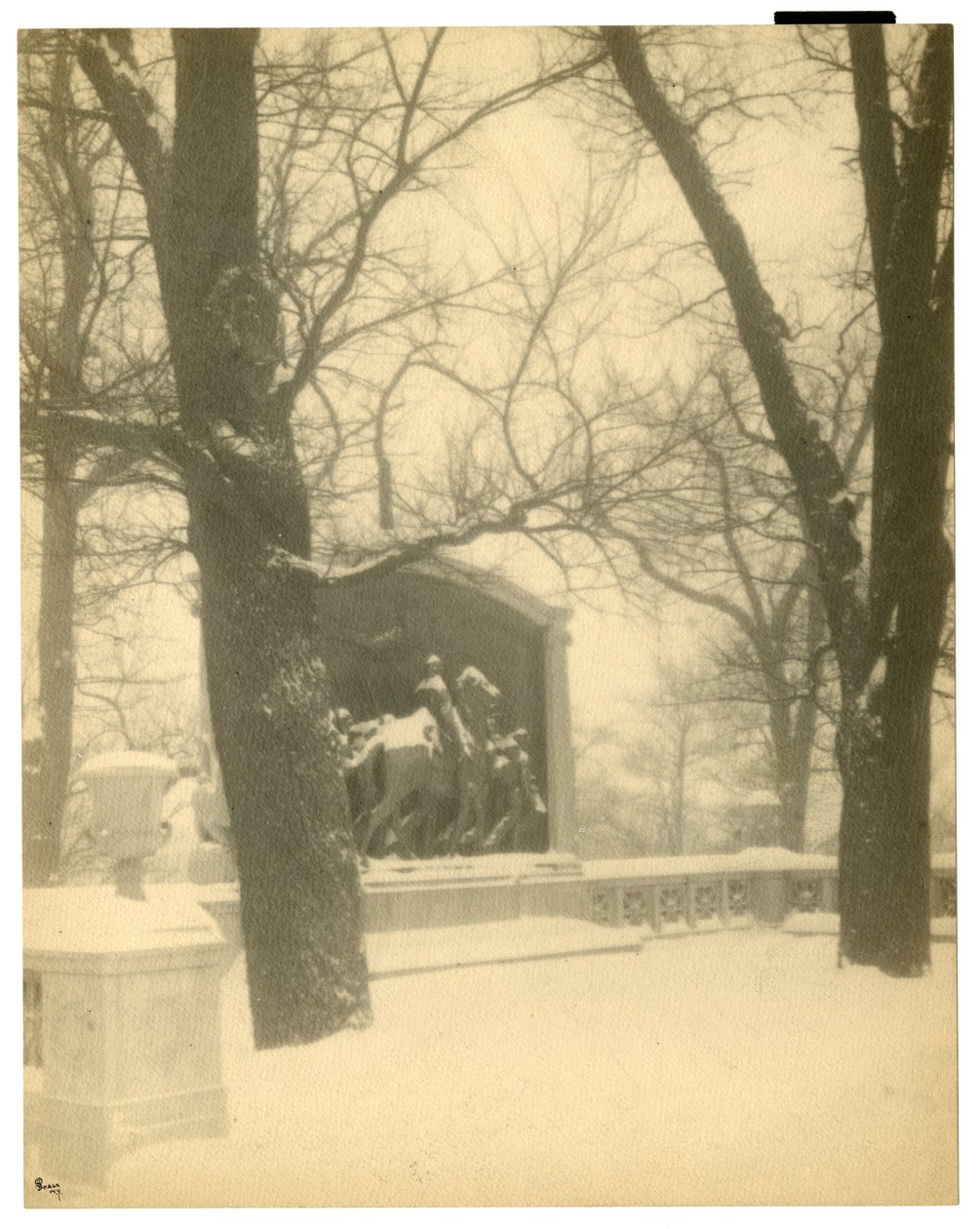 Shaw Memorial, Boston, USA, n. 1902-1910 (gelatiinihopea valokuva) tekijältä Jessie Tarbox Beals