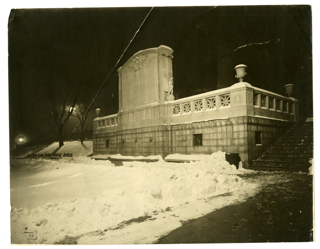 Shaw Memorial yöllä, Boston, USA, n. 1902-1910 (gelatiinihopea valokuva) tekijältä Jessie Tarbox Beals