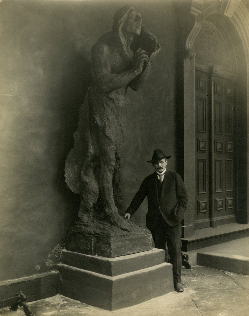 Solon Borglum, n. 1904-22 (gelatiinihopea valokuva) tekijältä Jessie Tarbox Beals