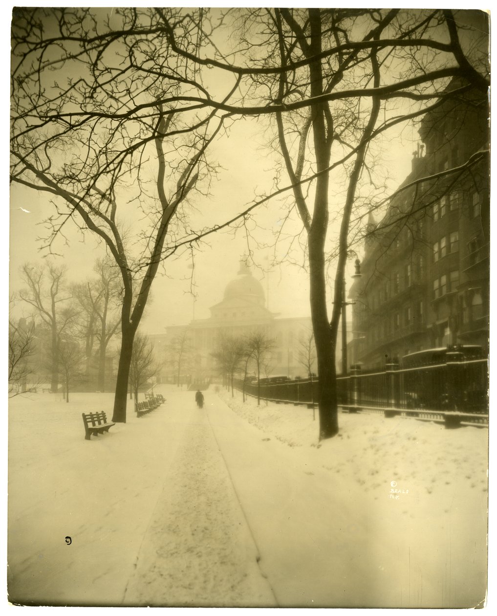 State House Stormissa, Bostonissa, Yhdysvalloissa, n. 1902-1910 (gelatiinihopeakuva) tekijältä Jessie Tarbox Beals