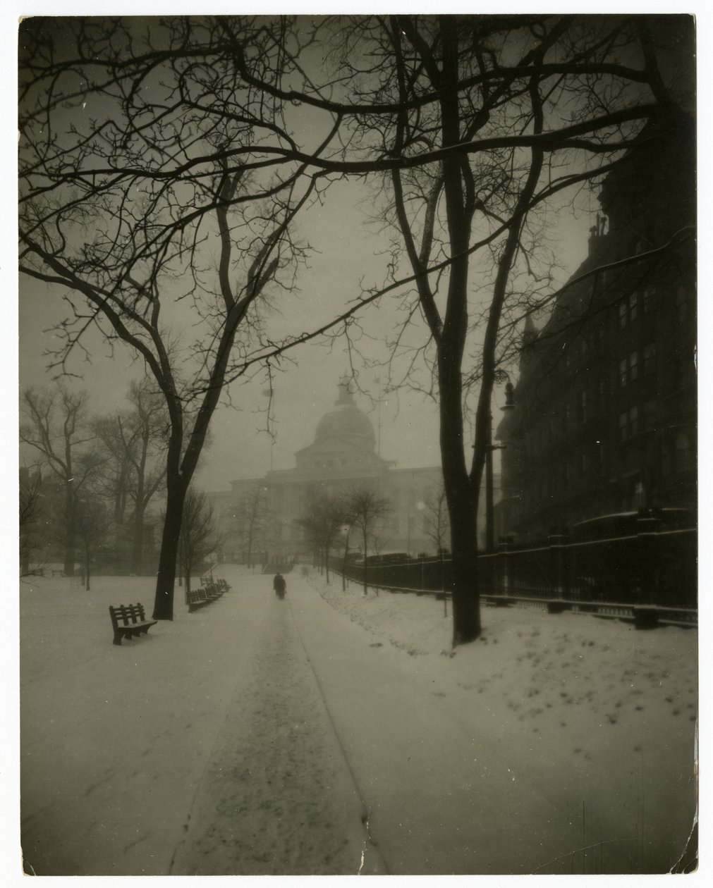State House Stormissa, Bostonissa, Yhdysvalloissa, n. 1902-1910 (gelatiinihopeakuva) tekijältä Jessie Tarbox Beals