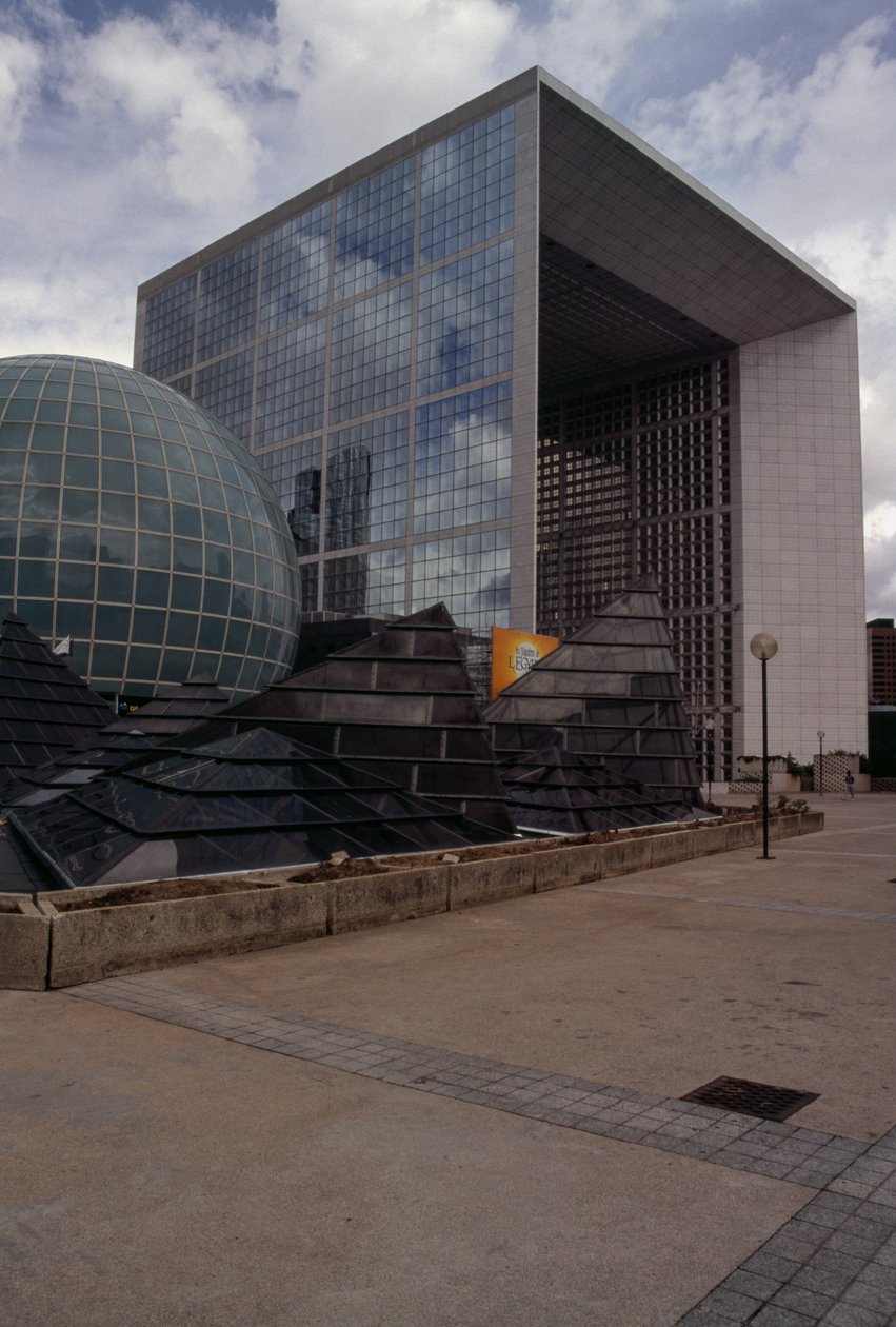Rakennuksia La Defense -alueella, Pariisi, Ile-de-France, Ranska, Yksityiskohtaiset tiedot tekijältä Johan Otto von & Andreu Paul (1938 2018) Spreckelsen