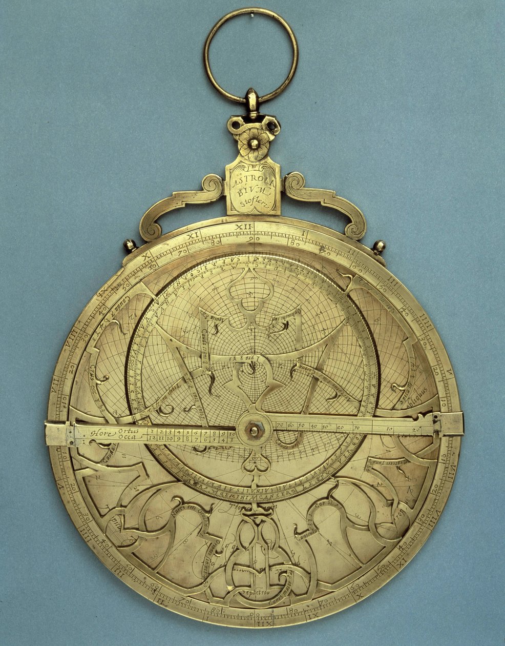 Tähtitieteellinen instrumentti: Johannes Stoefflerin (Stoffler) (1452-1531) astrolabi, valmistettu 1500-luvulla. Pariisi, Brieux Collection tekijältä Johannes Stoeffler