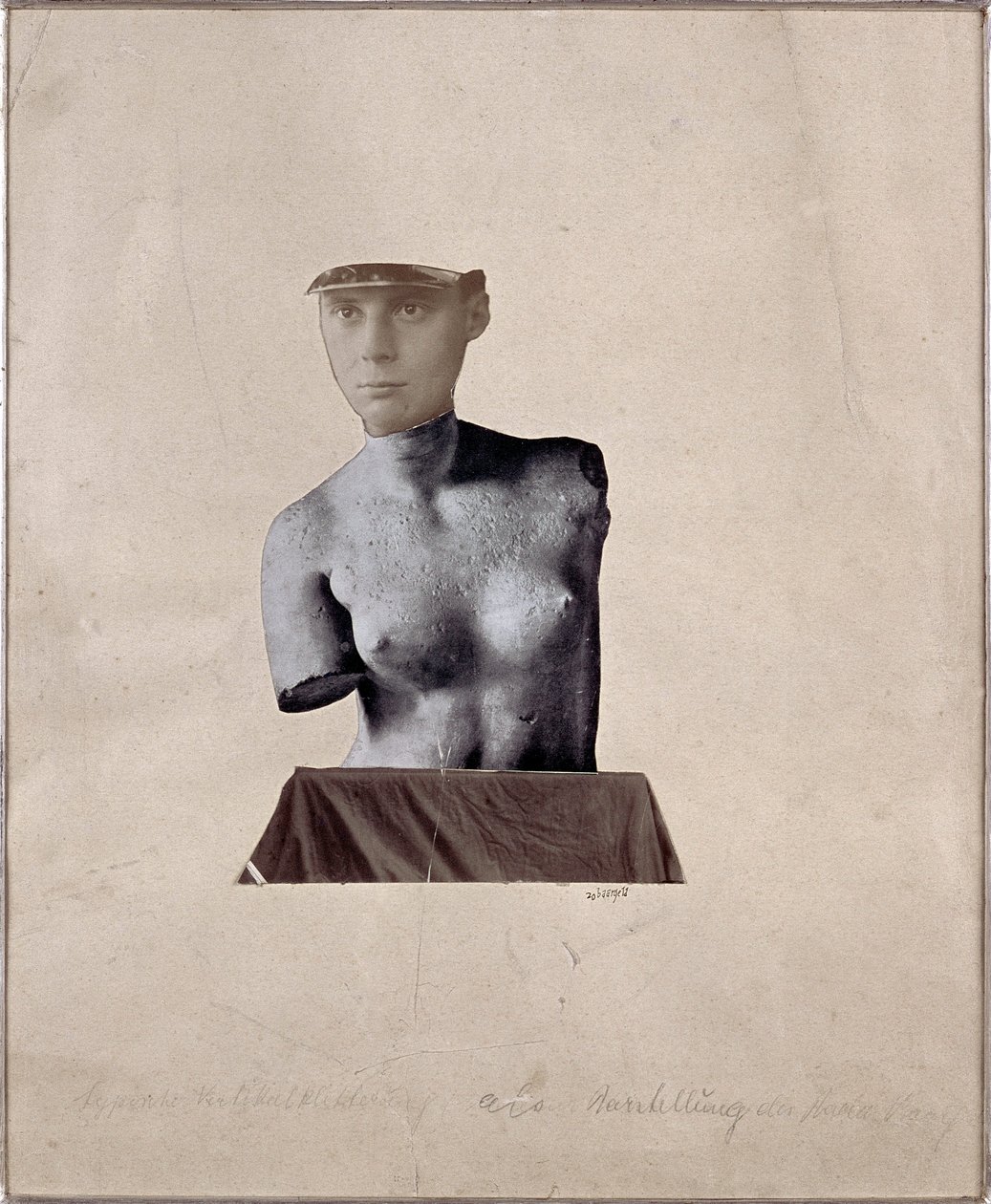 Pastissi dadaiste-taiteilijan kuvauksella Johannes Baargeldin kollaasi (1881-1927) 1920 Yksityinen kokoelma tekijältä Johannes Baargeld