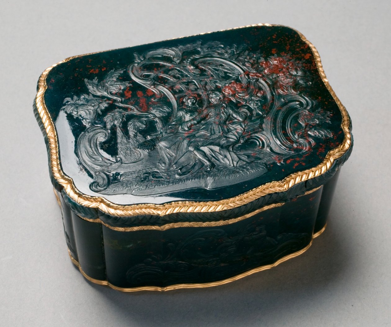 Nuuskalaatikko, maalannut Carl Gustav Klingstedt (1657-1734), n. 1750 (kultaa kiinnitetty kaiverrettu verikivi) tekijältä Johannes George (attr. to) Klette