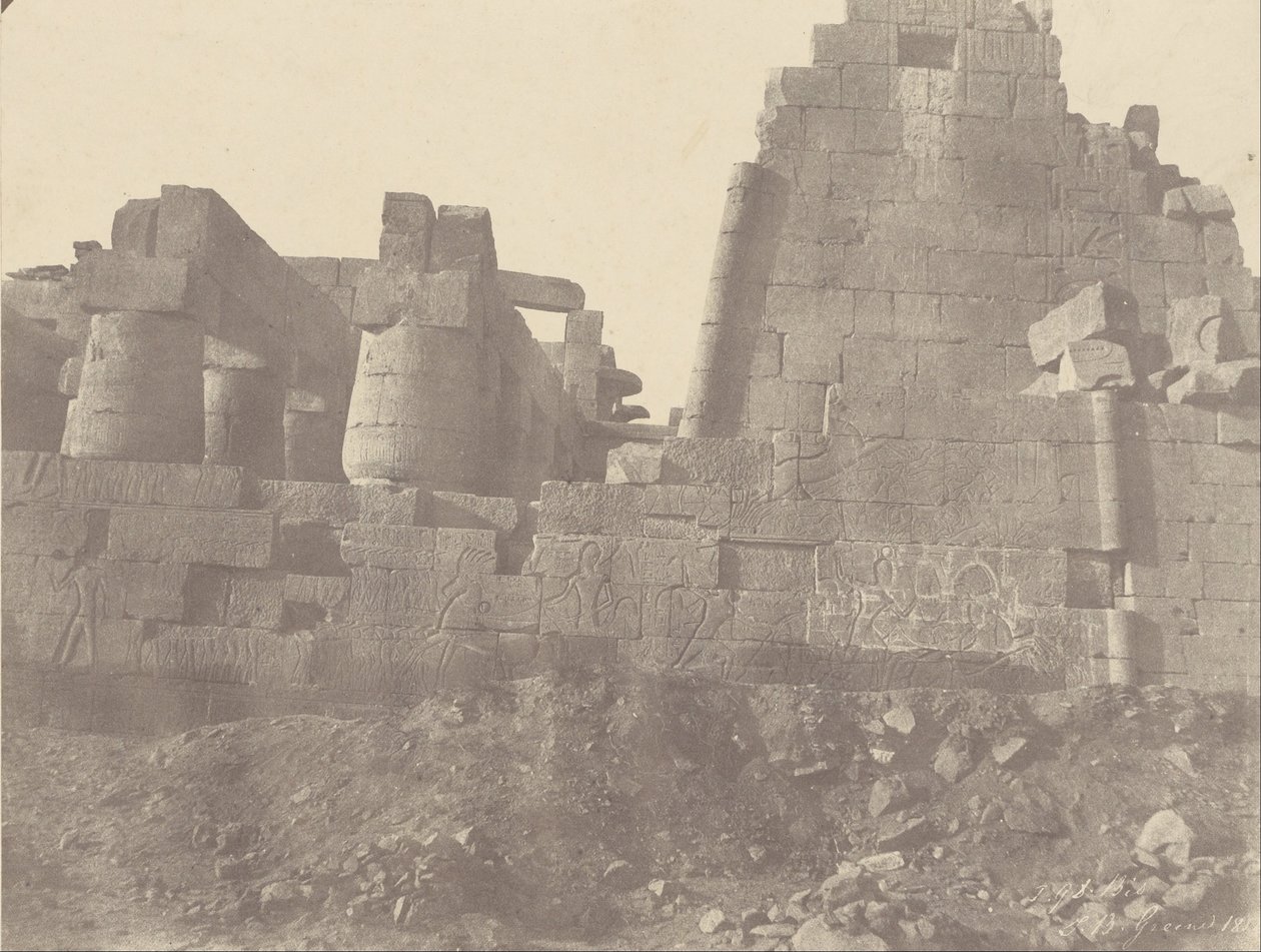 (Karnac, Hypostyle Hall, pohjoisseinä, ulkopuoli, nro 1 bis) tekijältä John Beasly Greene