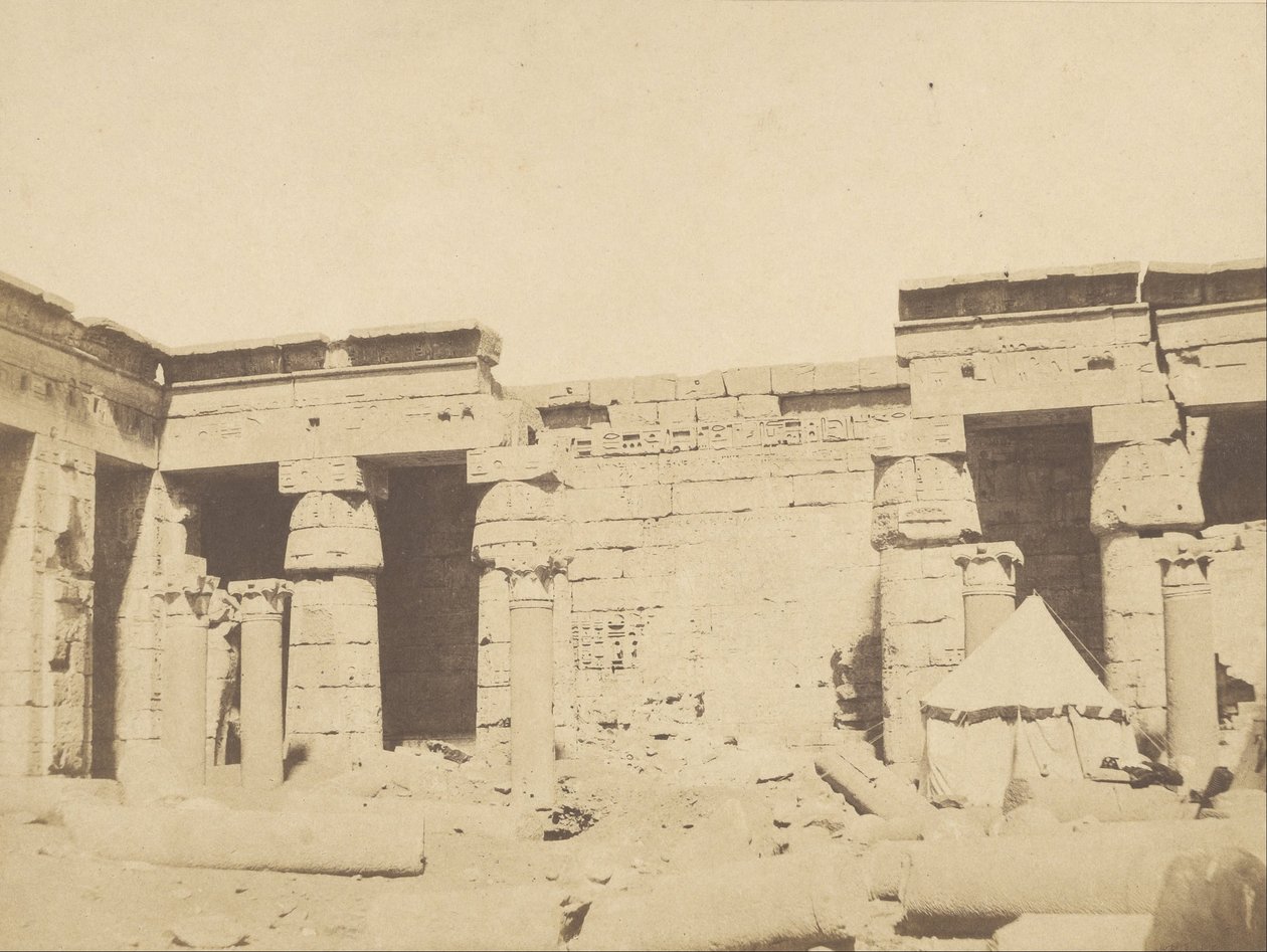 (Medinet Habu, Secound Court) tekijältä John Beasly Greene