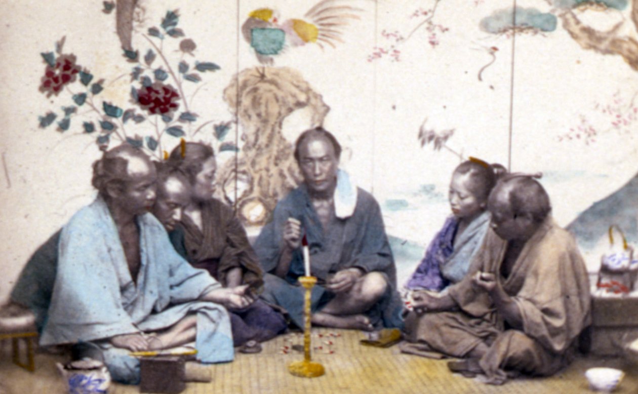 Japanilainen teeseremonia, 1890 (käsin värjätty valokuva) tekijältä John Thomson