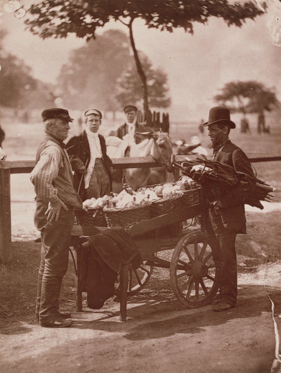 Mush Faker ja Ginger Beer Maker, "Street Life on London", 1877-78 (woodburytype) tekijältä John Thomson