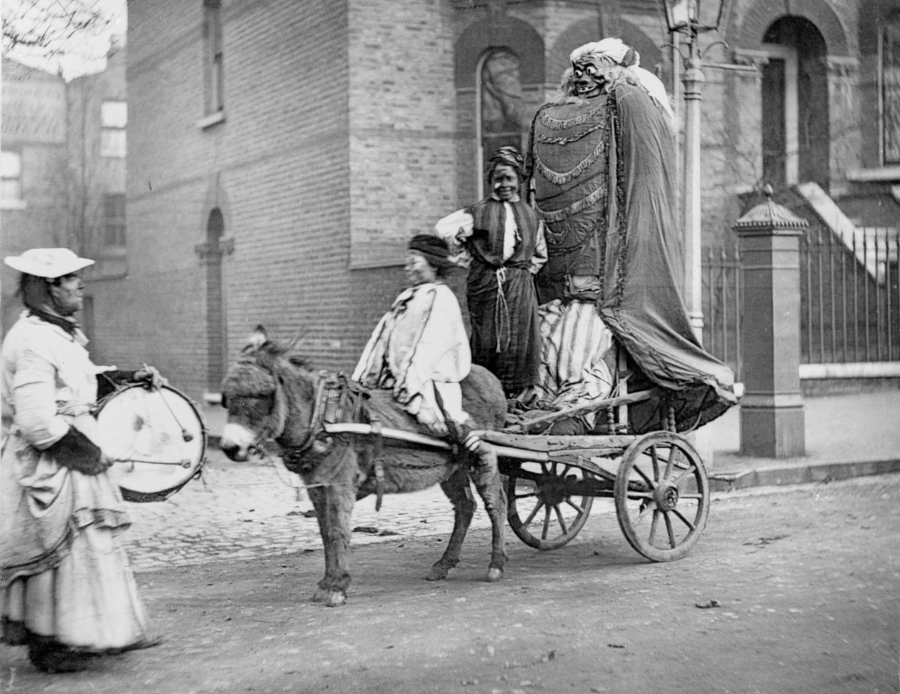 Marraskuu Effigies, 1877 tekijältä John Thomson