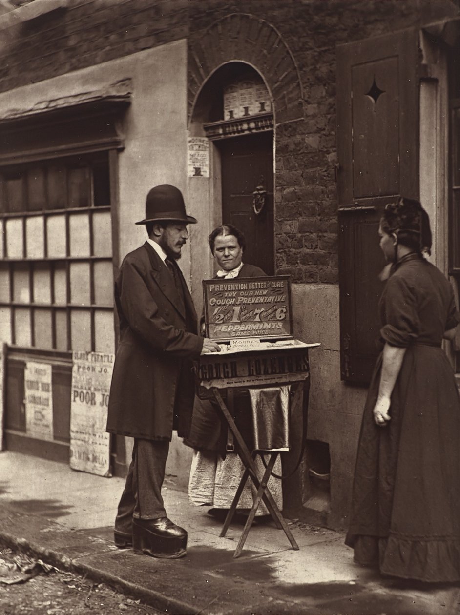 Street Doctor, 1876 (woodburytype) tekijältä John Thomson