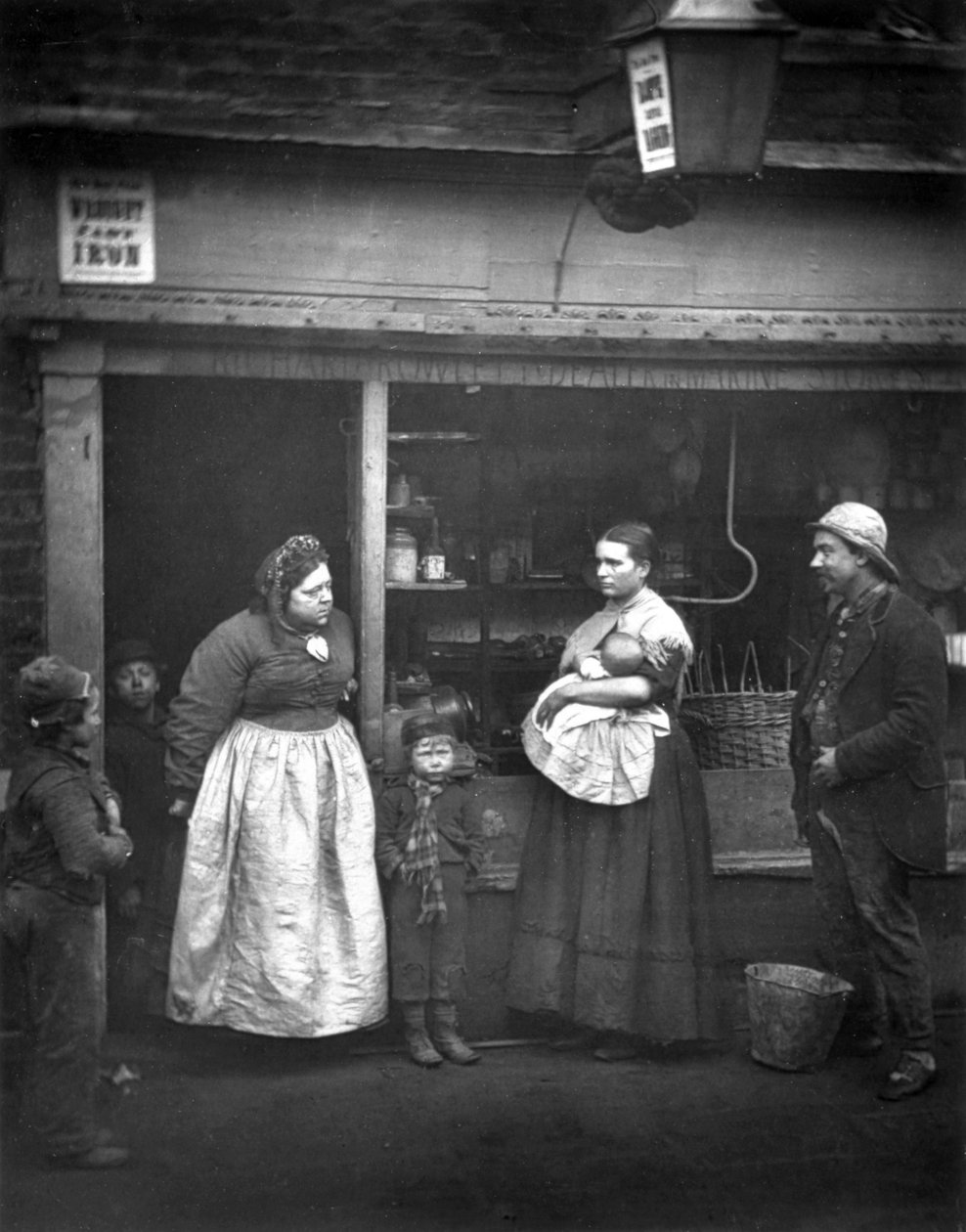 Vedenpaisumuksesta kärsineet, J. Thomsonin ja Adolphe Smithin teoksesta Street Life in London, 1877 tekijältä John Thomson