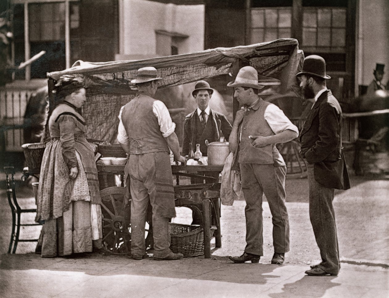 The Selr of Shellfish, "Street Life in London", 1877-78 (woodburytype) tekijältä John Thomson