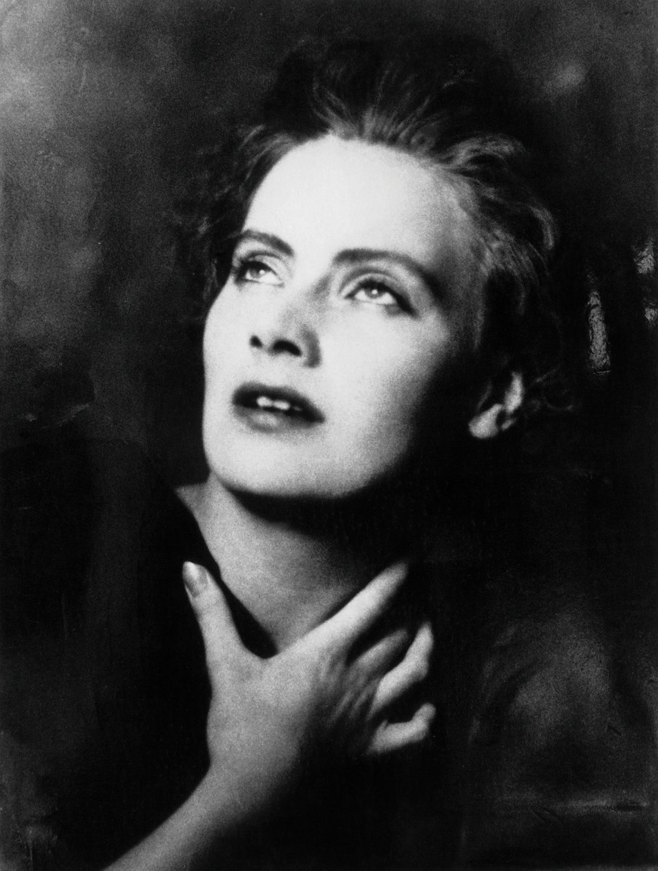 Greta Garbon muotokuva, ruotsalaisen näyttelijän Greta Lovisa Gustafssonin (1905-1990) taiteilijanimi, Arnold Genthen (1869-1942) valokuva vuodelta 1925, hopeasuolaprintti tekijältä Walter Charles Mills