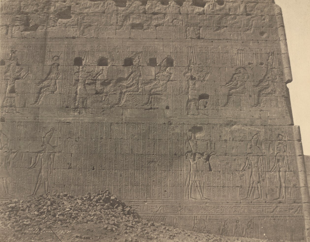 Edfu-Sculptures and Inscriptions on Oriental Face,1854 (valokuva) (kuva) tekijältä John Beasley Greene