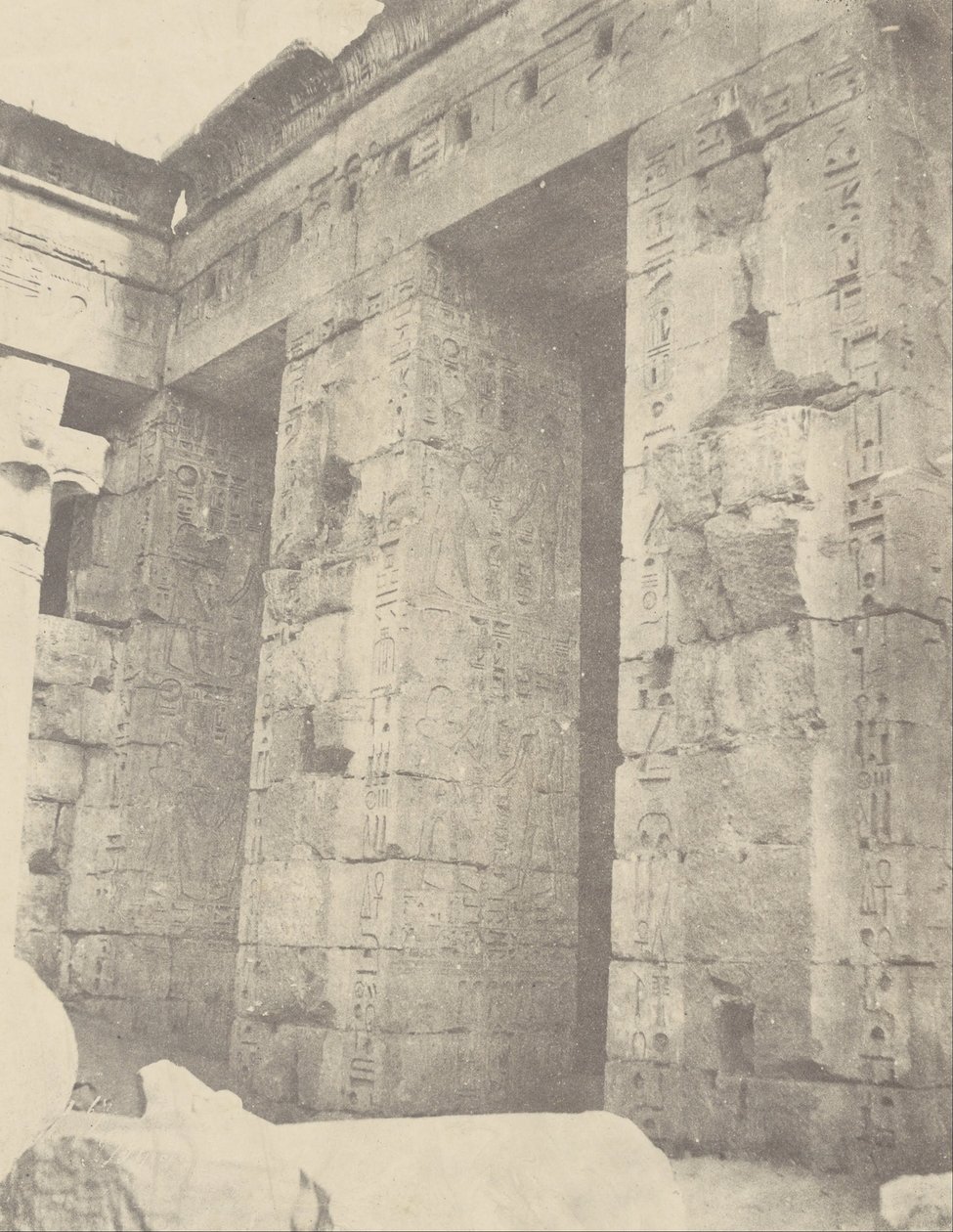 Medinet Habu, Ramses II:n palatsi 2. piha, itäpuoli tekijältä John Beasly Greene