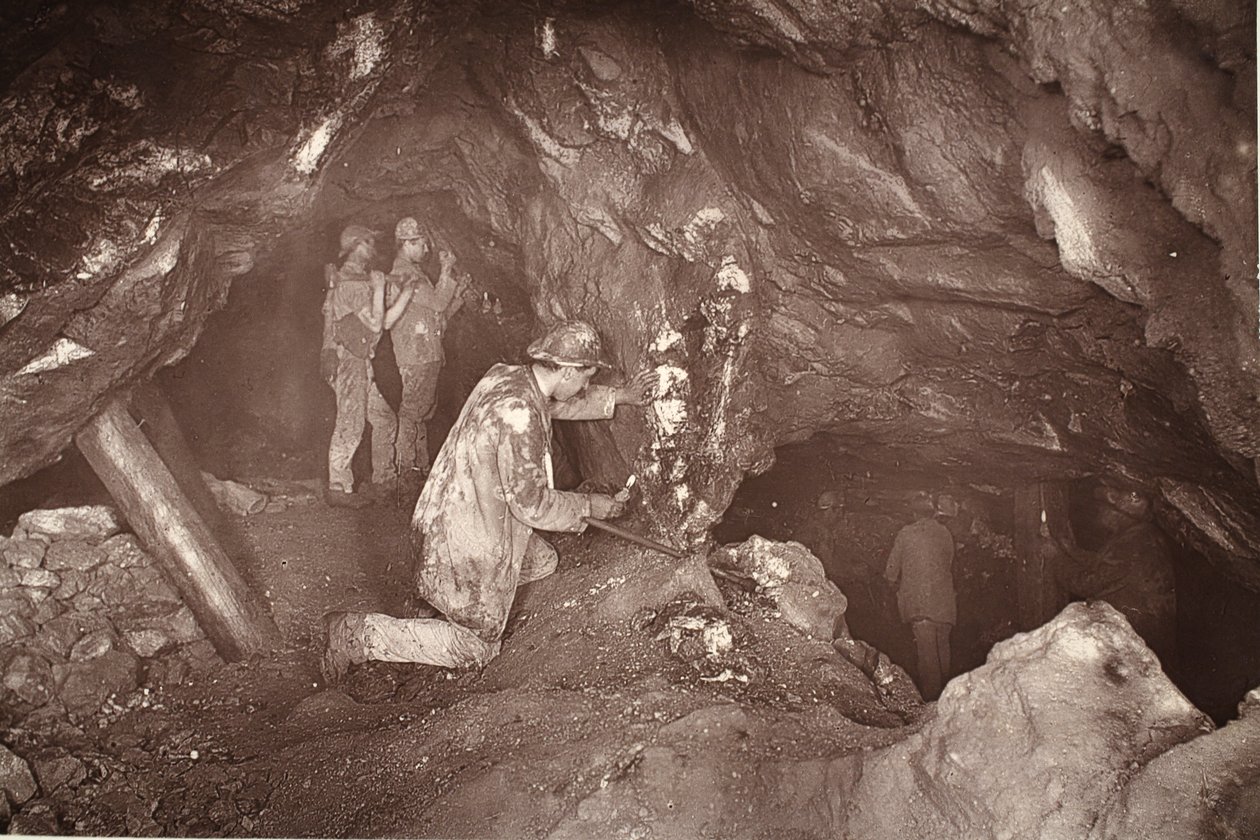 Heave, katso itään, Blue Hillsin kaivos, kuvitus J.C. Burrowsin ja William Thomasin teoksesta "Mongst mines and miners tai Underground Scenes by Flash-Light", pubi. 1893 (seepiakuva) tekijältä John Charles Burrow