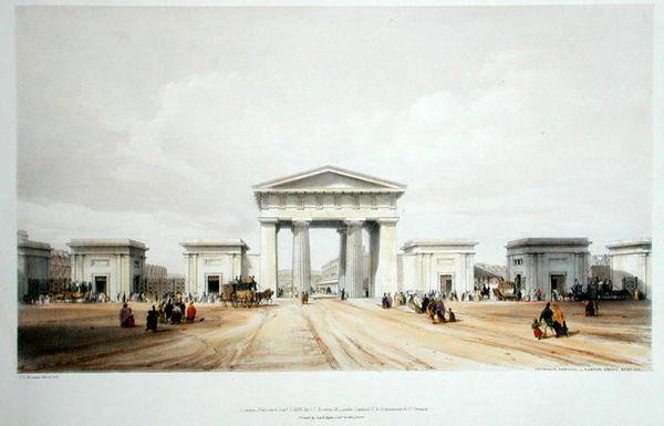 Euston Groven aseman sisäänkäynti, John Brittonin teoksesta "Drawings of the London and Birmingham Railway", julkaistu 1838 (värilitho) tekijältä John Cooke Bourne