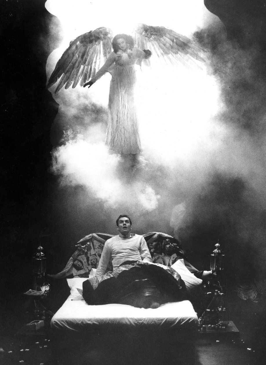 Angels In America kirjoittanut Tony Kushner tekijältä John Haynes