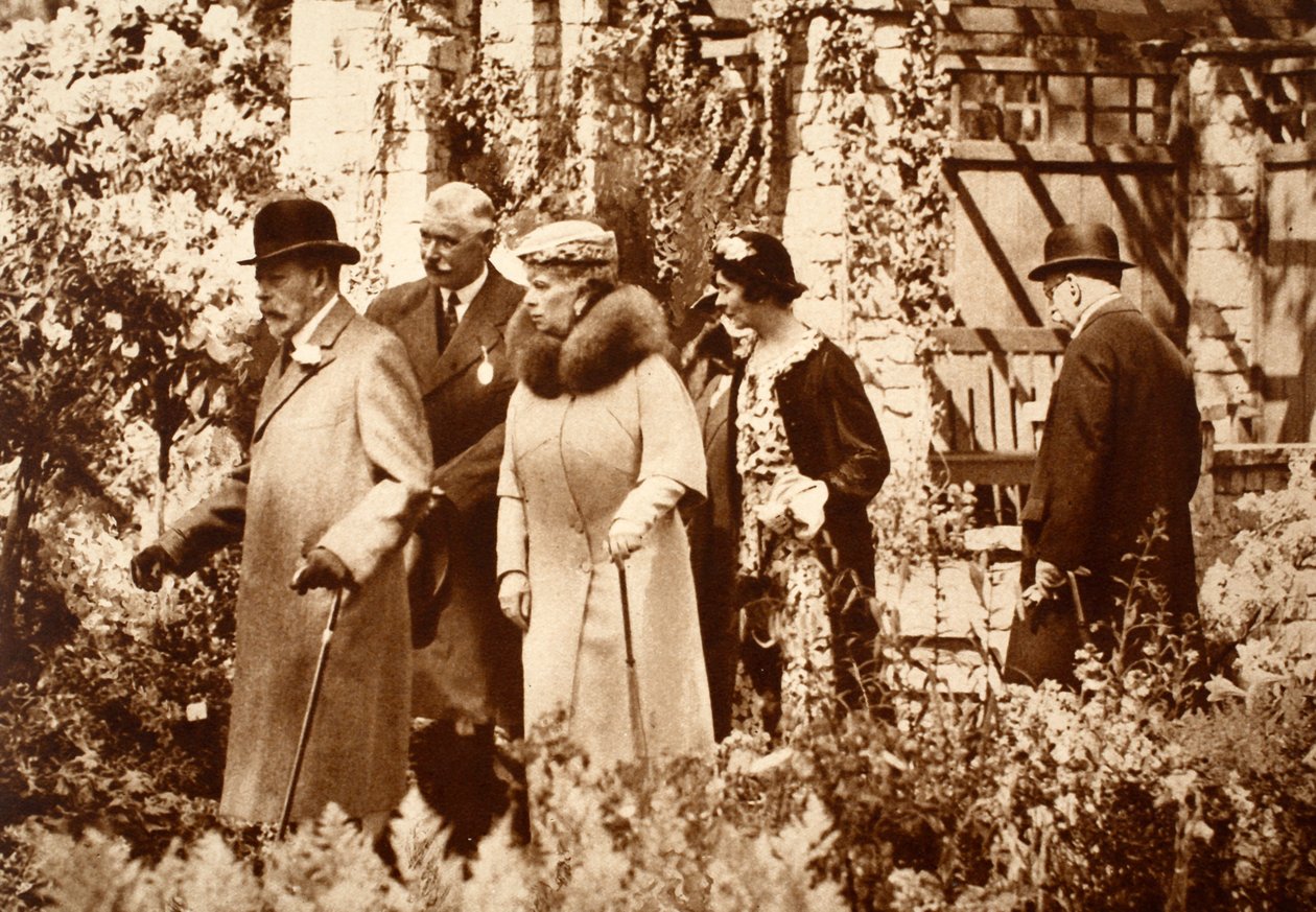 Kuningas Yrjö ja kuningatar Mary Chelsean kukkanäyttelyssä 1930-luvulla tekijältä John Hill
