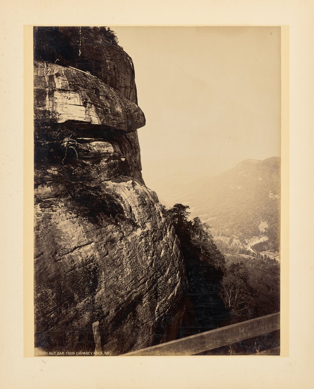 Hickory Nut Gap, kuvattu Chimney Rockista, Pohjois-Carolinasta tekijältä John K. Hillers