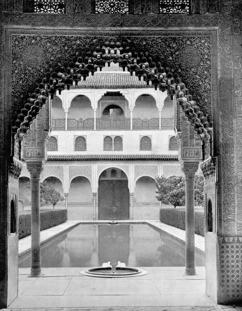 Myrtles tuomioistuin, Alhambra, Espanja, 1893. tekijältä John L. Stoddard