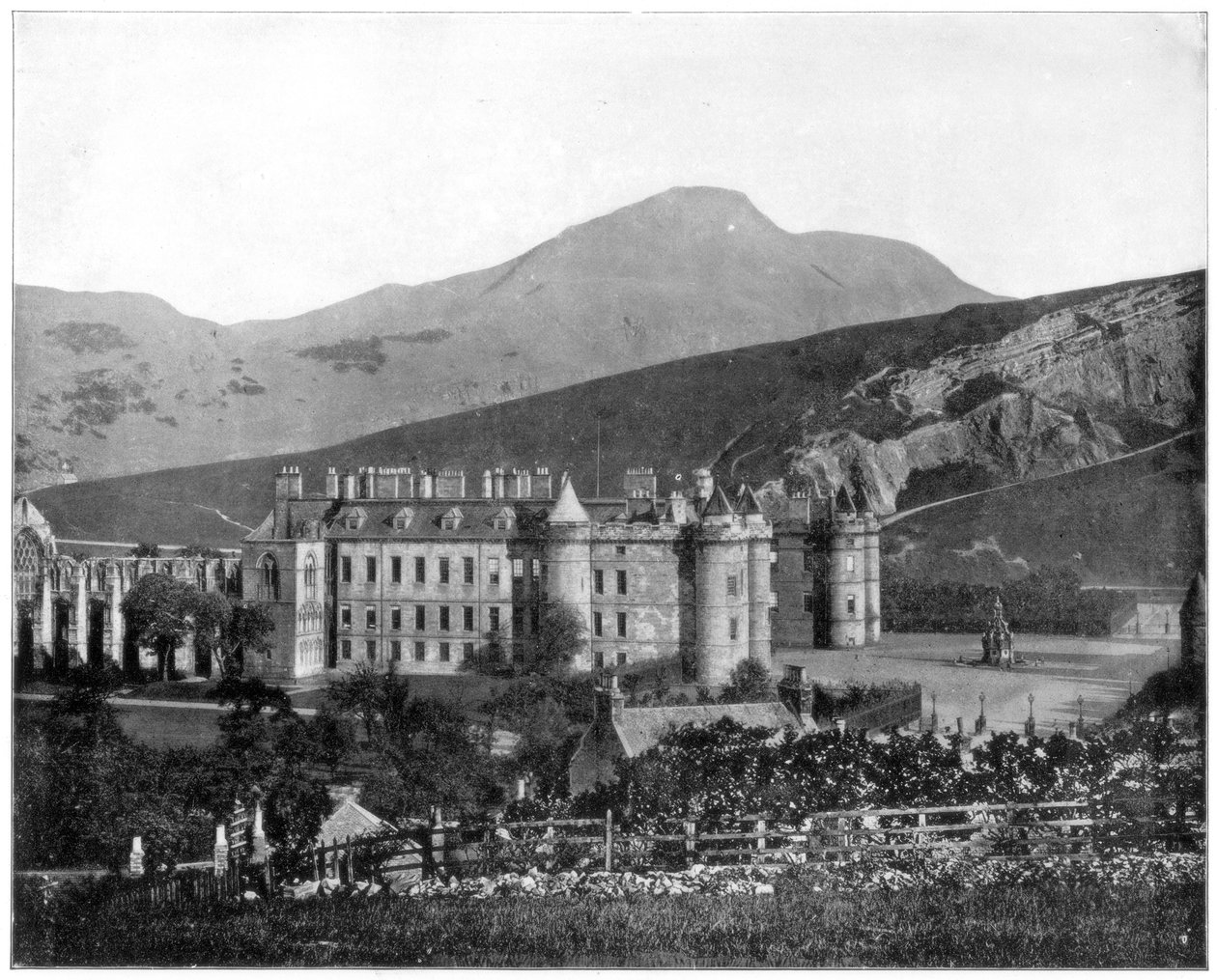 Holyroodin palatsi, Edinburgh, Skotlanti, 1800-luvun loppu tekijältä John L. Stoddard