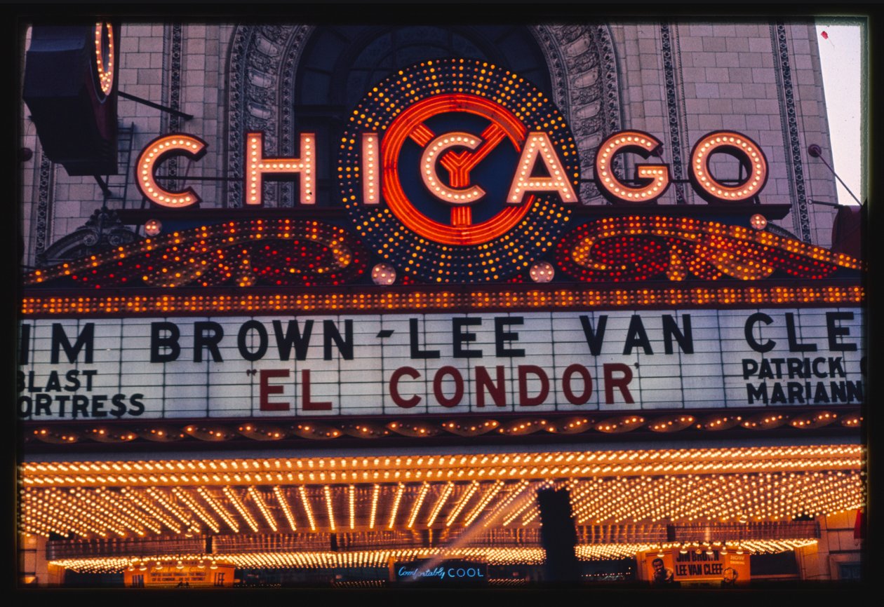 Chicago Theater Neon Marquee, Chicago, Illinois, USA tekijältä John Margolies