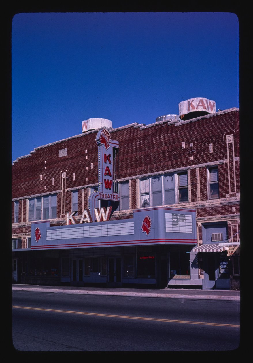 Kaw Theater, Washington Street, Junction City, Kansas, USA tekijältä John Margolies