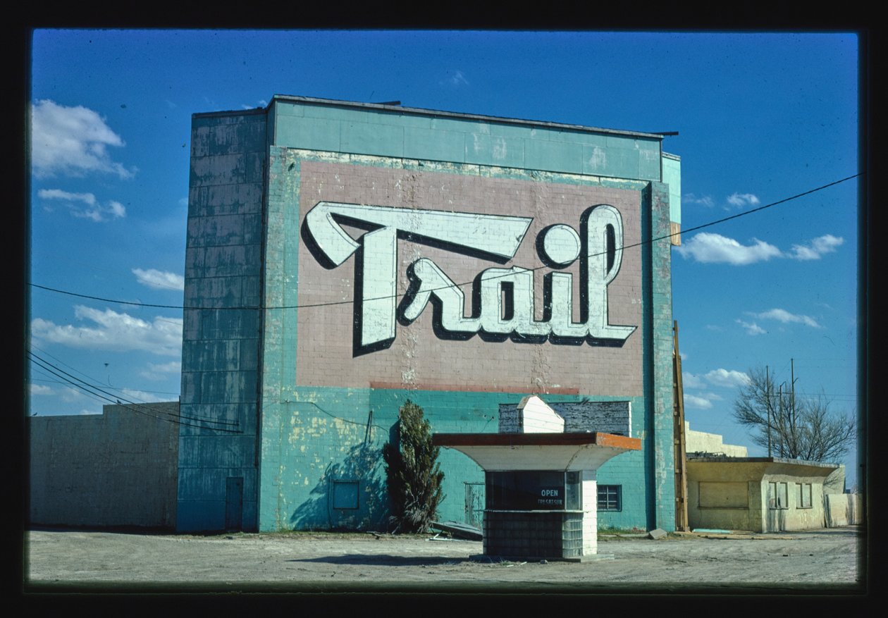 Trail Drive-In, Amarillo, Texas, USA tekijältä John Margolies