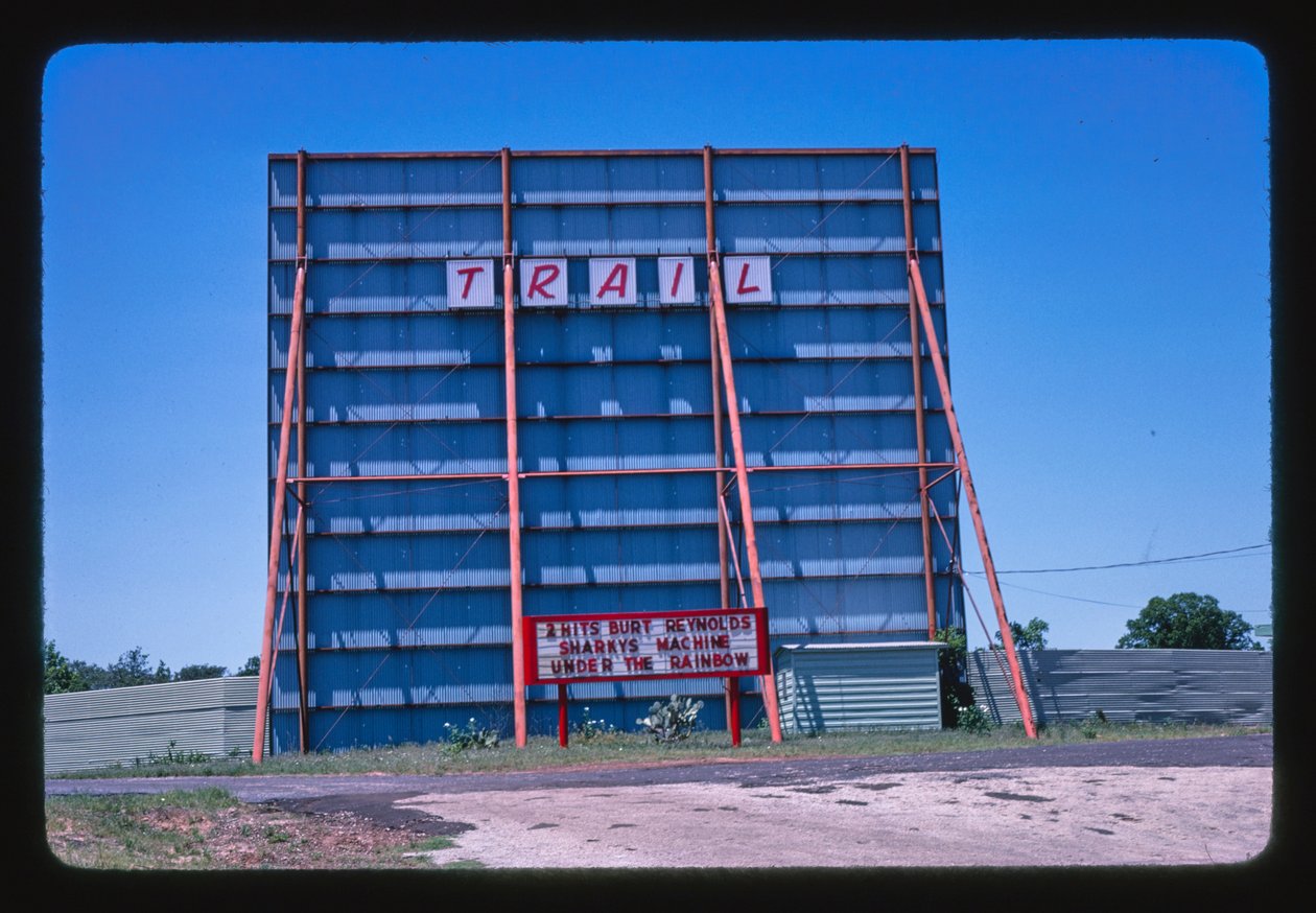 Trail Drive-In, Athens, Texas, Yhdysvallat tekijältä John Margolies