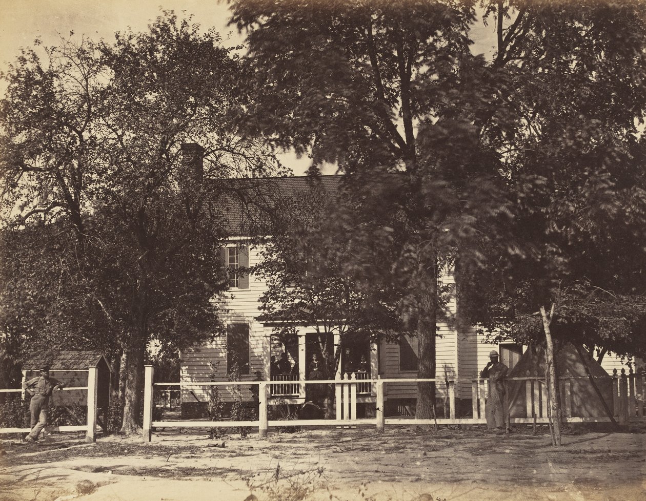 Aiken House, Weldon Railroadilla, Virginiassa, helmikuu 1865 (kudospaperille kiinnitetty abumen-printti) tekijältä John Reekie