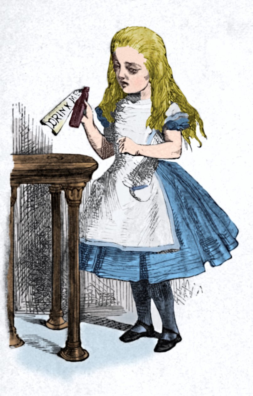 Liisa katselee pulloa, jossa on kyltti drink me, 1889 tekijältä John Tenniel