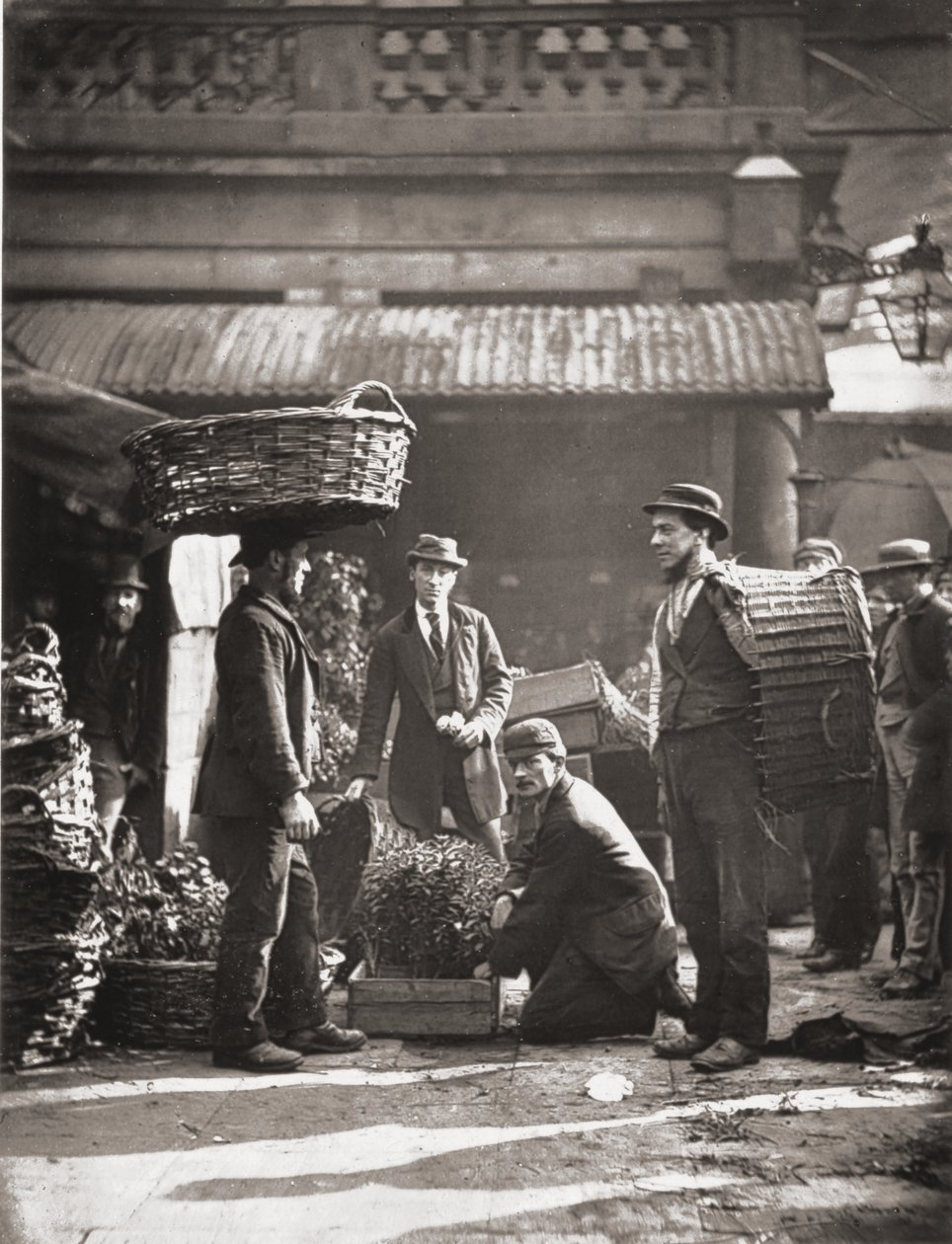 Covent Garden Labourers, elokuvasta Street Life in London, J. Thomson ja Adolphe Smith tekijältä John Thomson