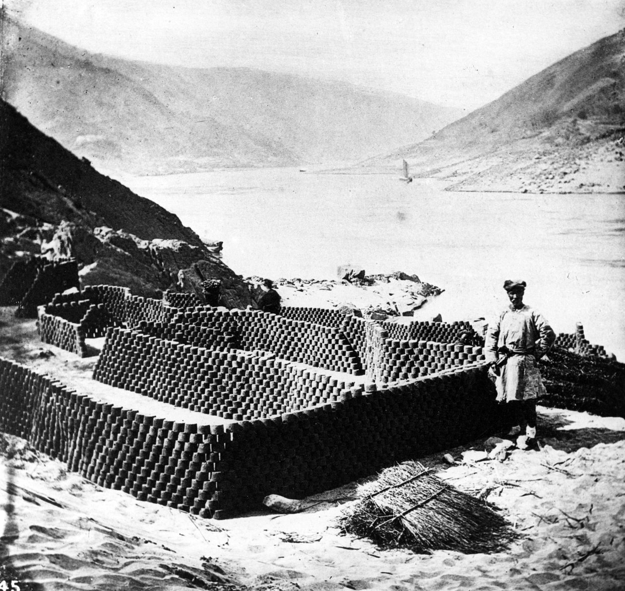 Kuivauspolttoaine vientiä varten, Hubein maakunta, n. 1870 tekijältä John Thomson