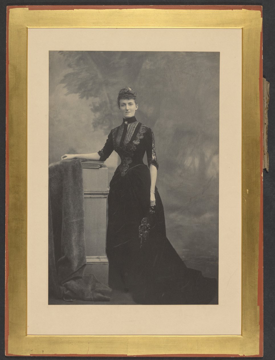 Miss Dobson tekijältä John Thomson