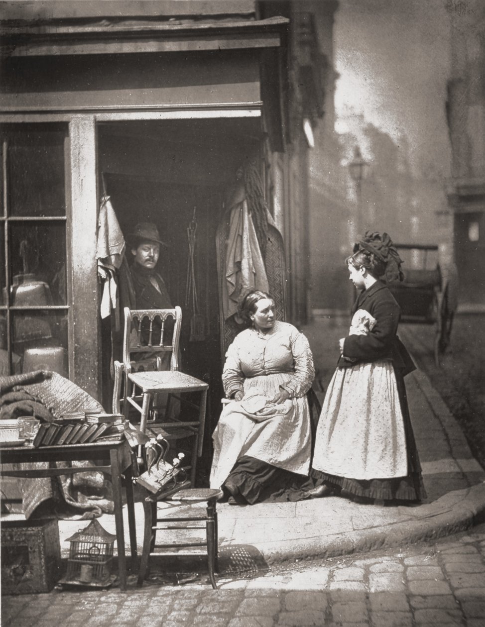 Vanhat huonekalut, J. Thomsonin ja Adolphe Smithin teoksesta Street Life in London tekijältä John Thomson