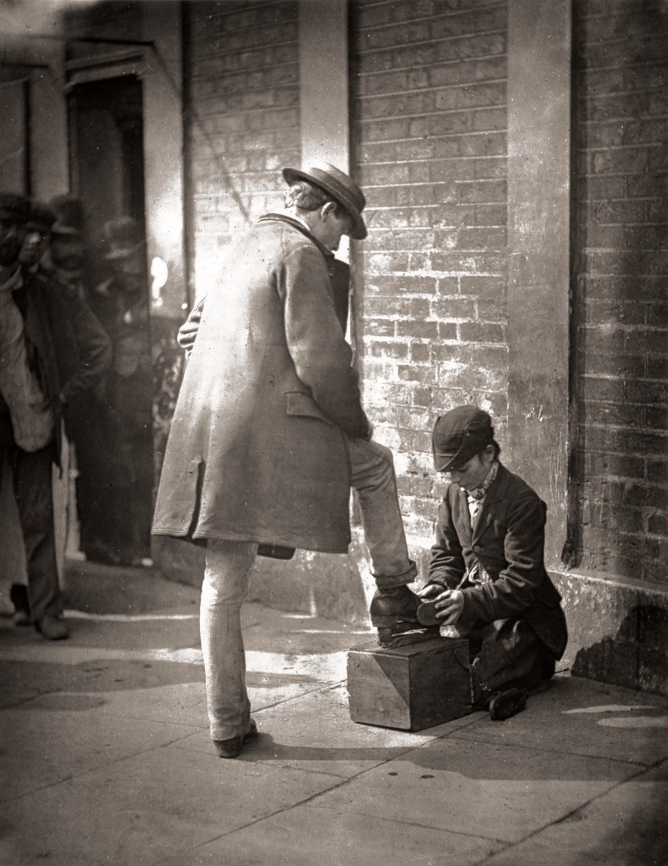 The Independent Shoe Black, elokuvasta Street Life in London, J. Thomson ja Adolphe Smith tekijältä John Thomson
