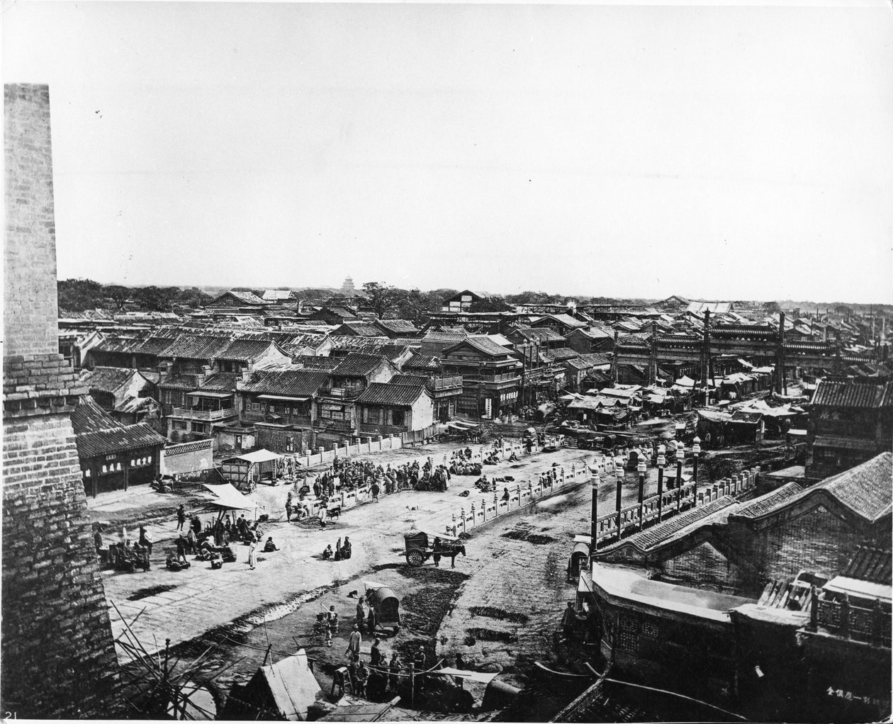 Näkymä Central Streetille Pekingin kiinalaisessa korttelissa, n. 1870 tekijältä John Thomson