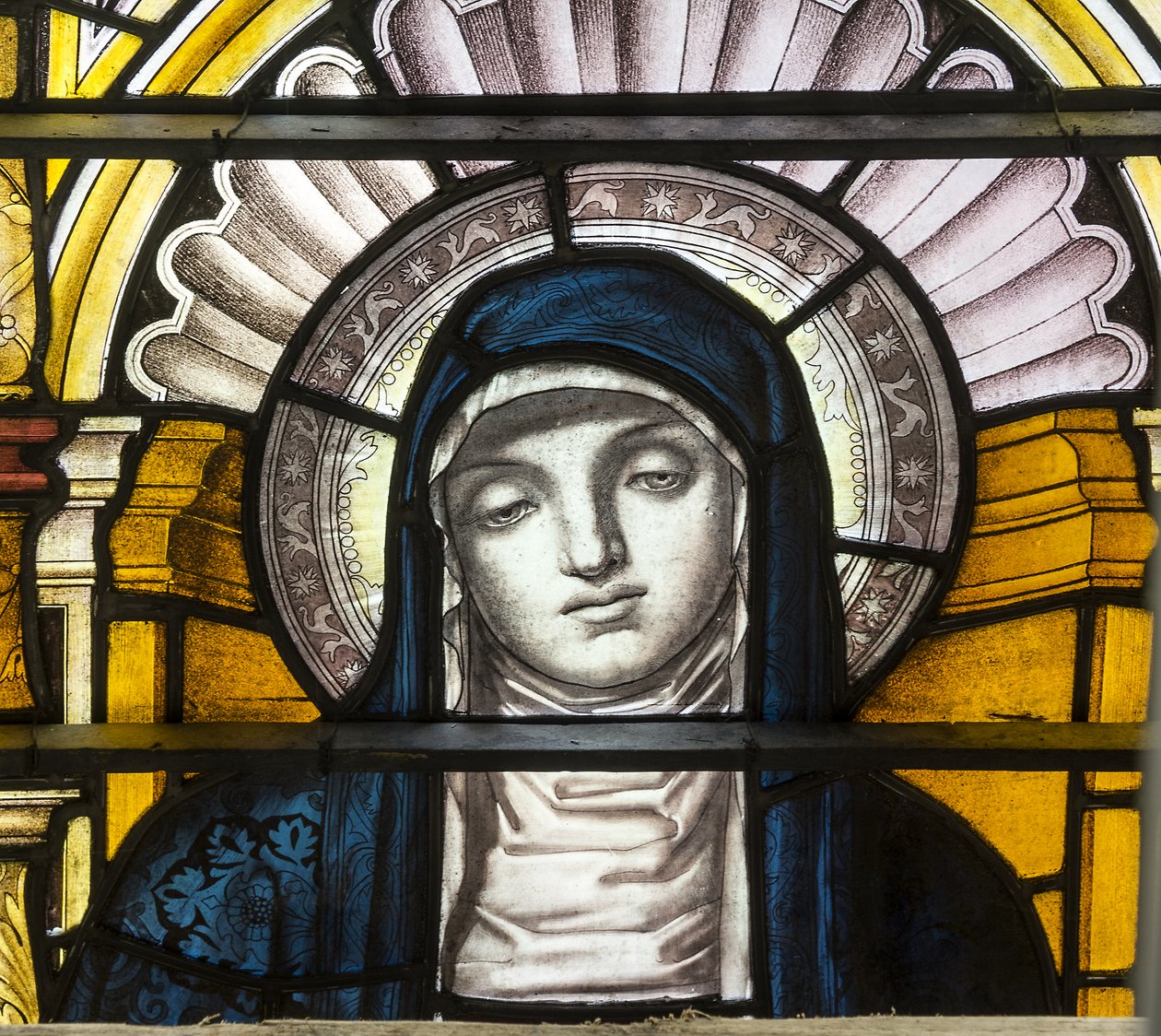 Oxford, Trinity College, James Powell & Sons, John William Brown (1842-1928), The Blessed Virgin Mary, 1885. tekijältä John William Brown
