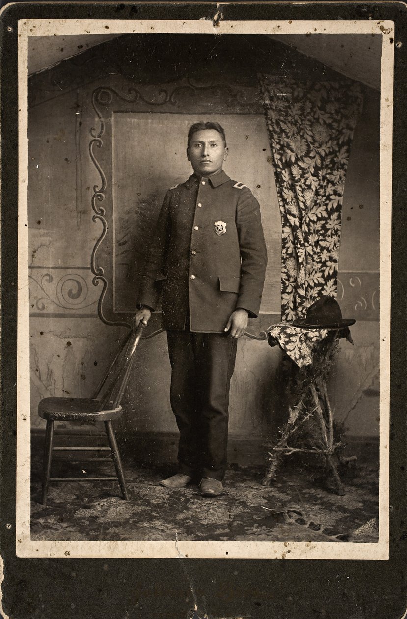 John Hinshaka, Cherry Creek, Etelä-Dakota, 1890 (albumiprintti) tekijältä Johnson Brothers