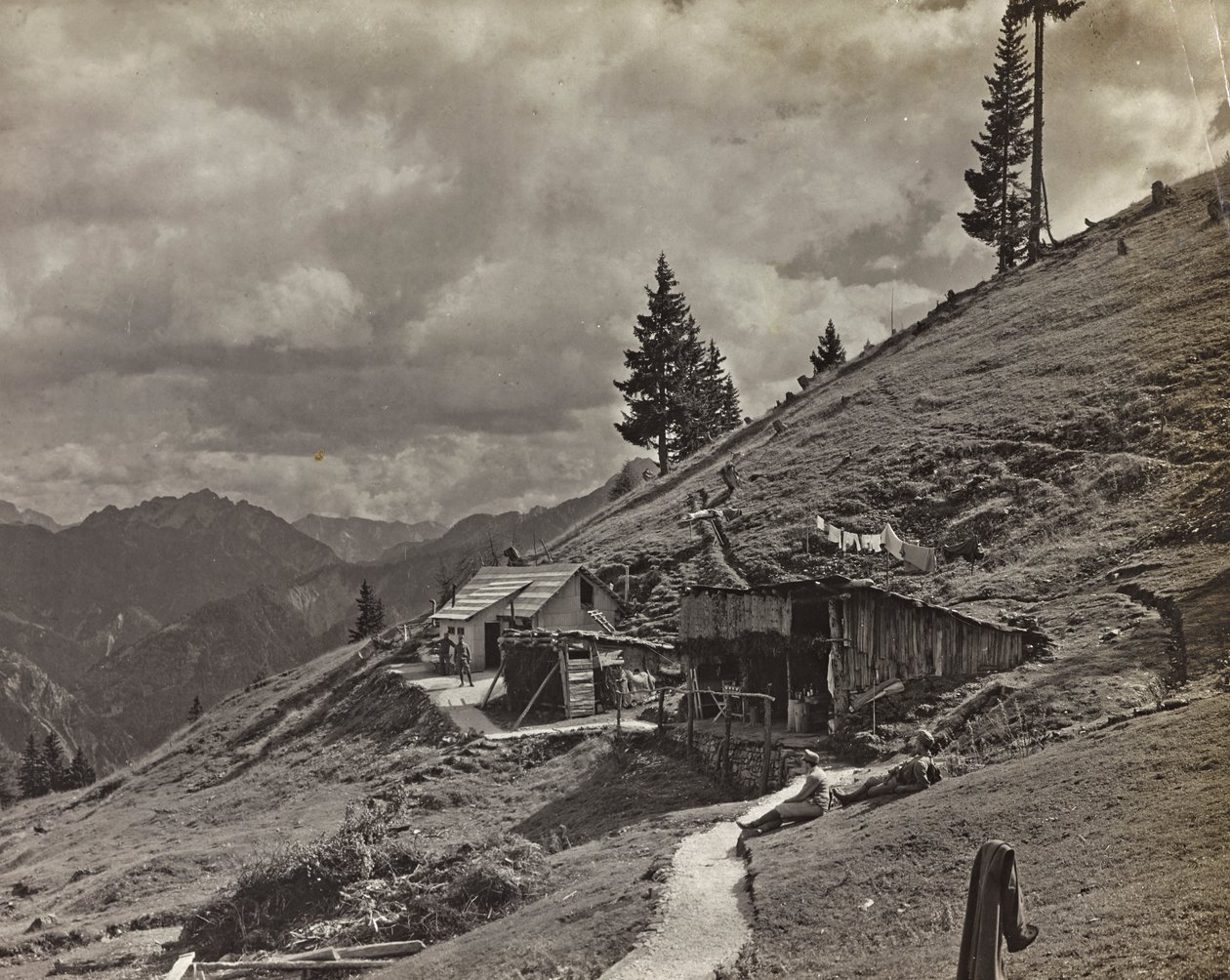 Albumi "Oma maailmansota - muistoja Lounaisrintamasta Kärntenissä, Italiassa, Trentino-Alto Adigessa) 31.3.1915-12.11.1918 - Josef Zohles Wien": sotilaskasarmi Alissa tekijältä Josef Zohles
