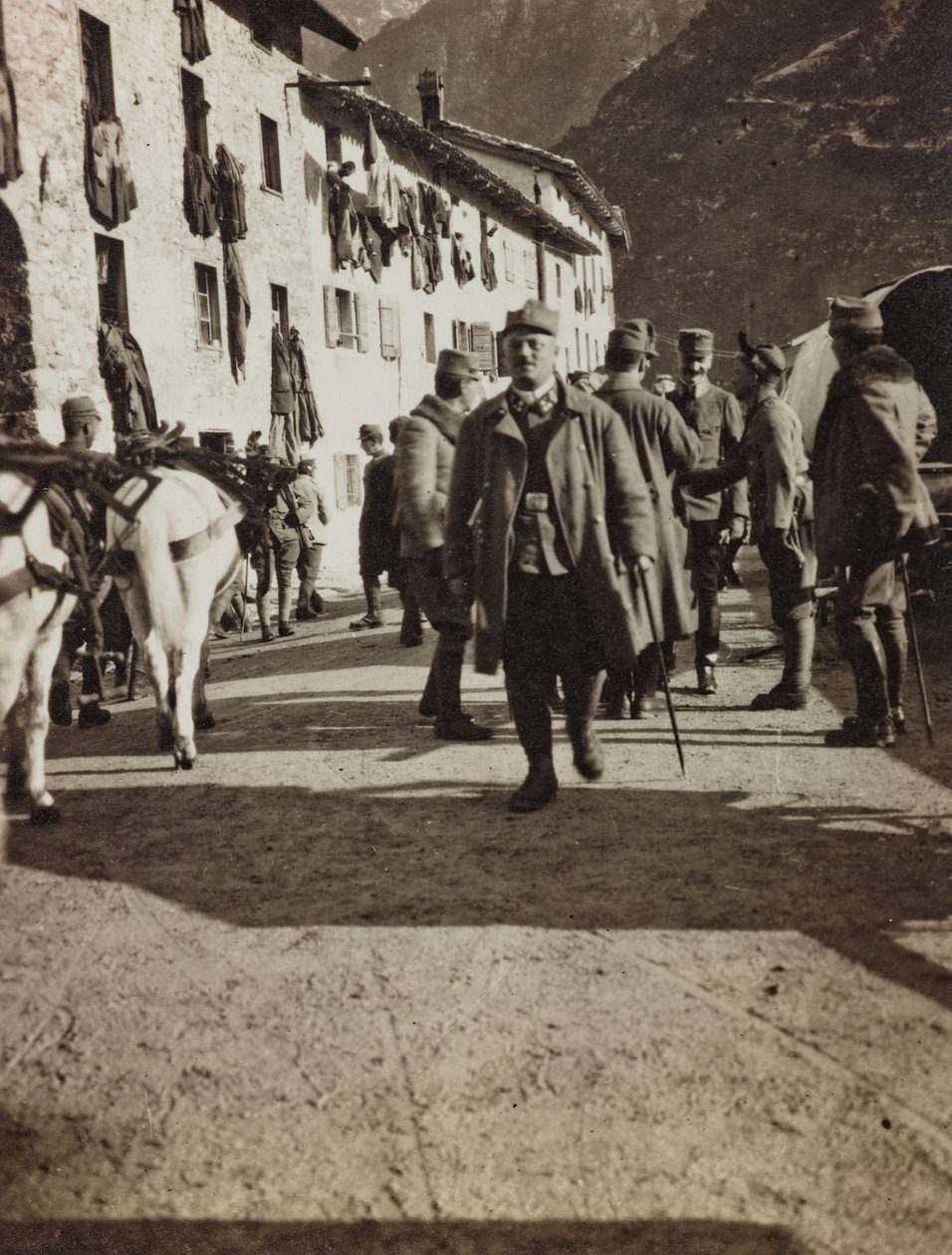 Albumi "Oma maailmansota - muistoja Lounaisrintamasta Kärntenissä, Italiassa, Trentino-Alto Adige" 31.3.1915-12.11.1918 - Josef Zohles Wien ": sotilaita Chiusafortessa (b/ tekijältä Josef Zohles