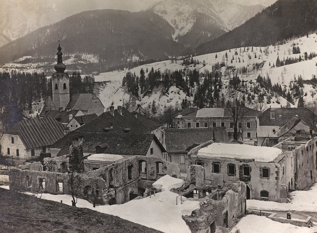 Albumi "Oma maailmansota - muistoja Lounaisrintamasta Kärntenissä, Italiassa, Trentino-Alto Adigessa) 31.3.1915-12.11.1918 - Josef Zohles Wien": rauniota Tarvisiossa (b/w pho tekijältä Josef Zohles