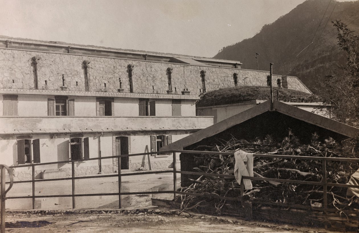 Albumi "Oma maailmansota - muistoja Lounaisrintamasta Kärntenissä, Italiassa, Trentino-Alto Adigessa) 31.3.1915-12.11.1918 - Josef Zohlen Wien": Chiusaforten linnoitus tekijältä Josef Zohles