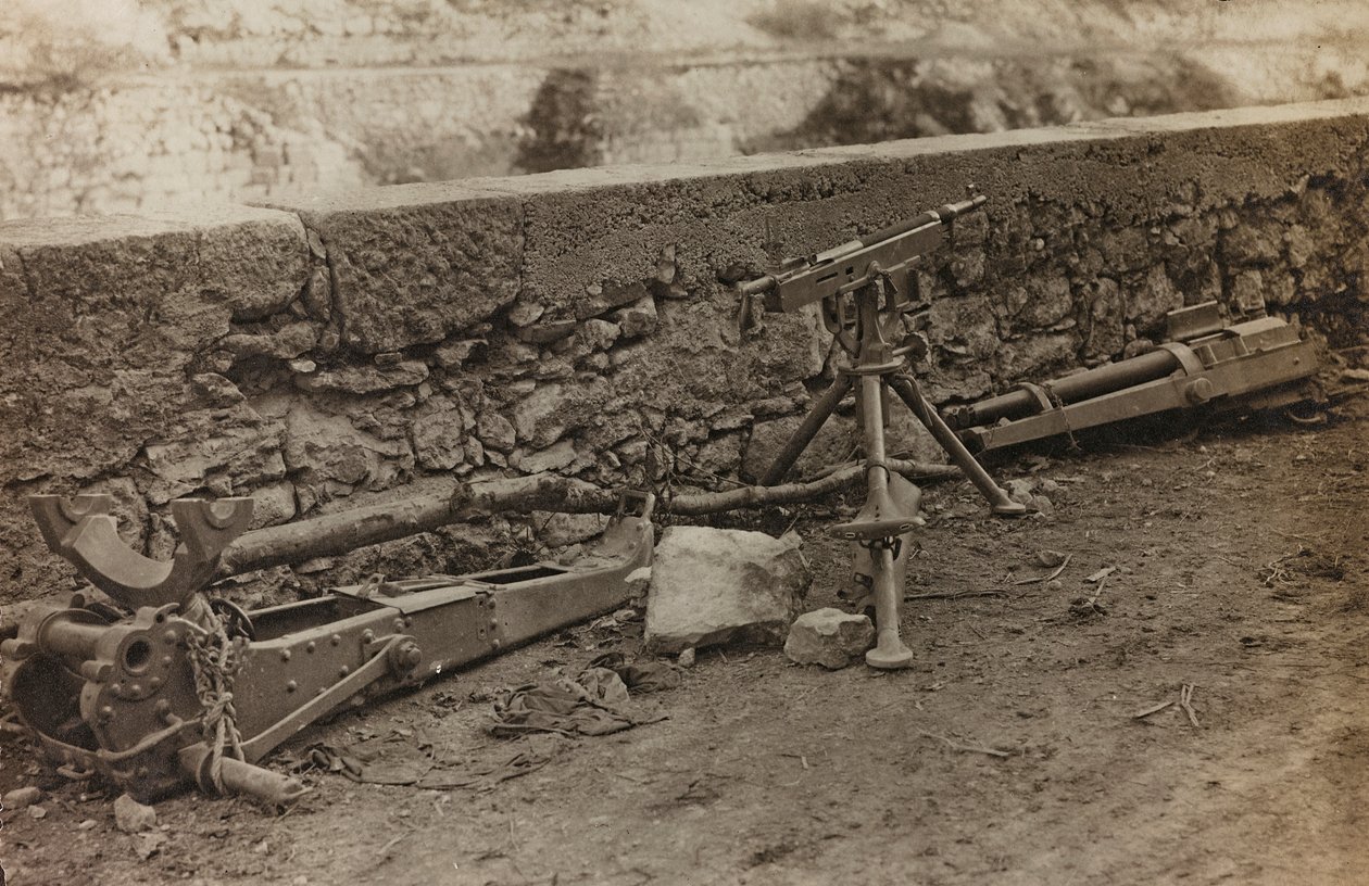 Albumi "Oma maailmansota - muistoja Lounaisrintamasta Kärntenissä, Italiassa, Trentino-Alto Adige" 31.3.1915-12.11.1918 - Josef Zohles Wien ": Italialaiset aseet hylätty ( tekijältä Josef Zohles