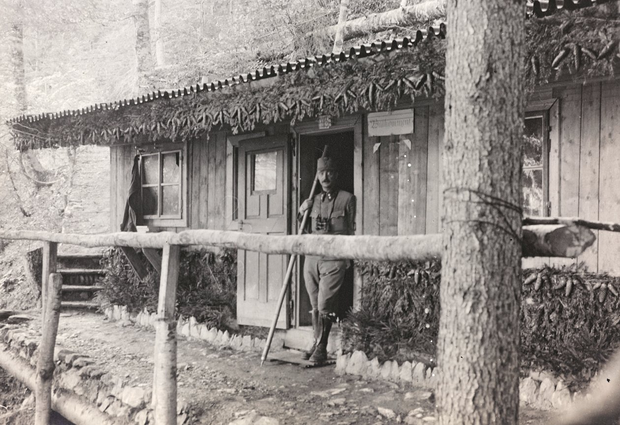 Albumi "Oma maailmansota - muistoja Lounaisrintamasta Kärntenissä, Italiassa, Trentino-Alto Adigessa) 31.3.1915-12.11.1918 - Josef Zohles Wien": komentovirasto (m/w kuva tekijältä Josef Zohles