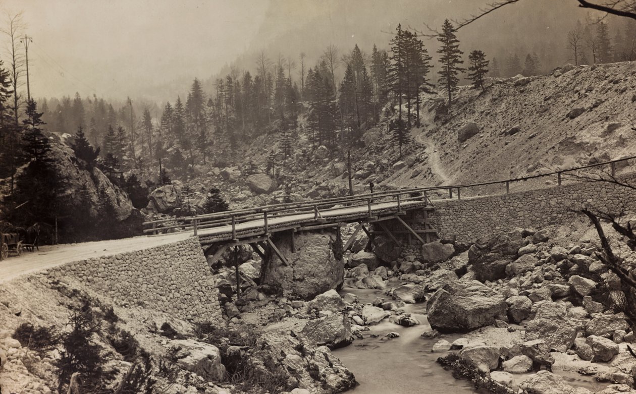 Albumi "Oma maailmansota - muistoja Lounaisrintamasta Kärntenissä, Italiassa, Trentino-Alto Adige" 31.3.1915-12.11.1918 - Josef Zohlen Wien": sotilassilta ri-joen yli tekijältä Josef Zohles
