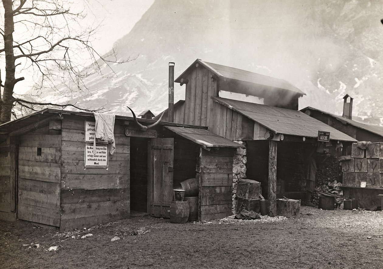 Albumi "Oma maailmansota - muistoja Lounaisrintamasta Kärntenissä, Italiassa, Trentino-Alto Adigessa) 31.3.1915-12.11.1918 - Josef Zohles Wien": sotilaskasarmi Sota-alueella tekijältä Josef Zohles