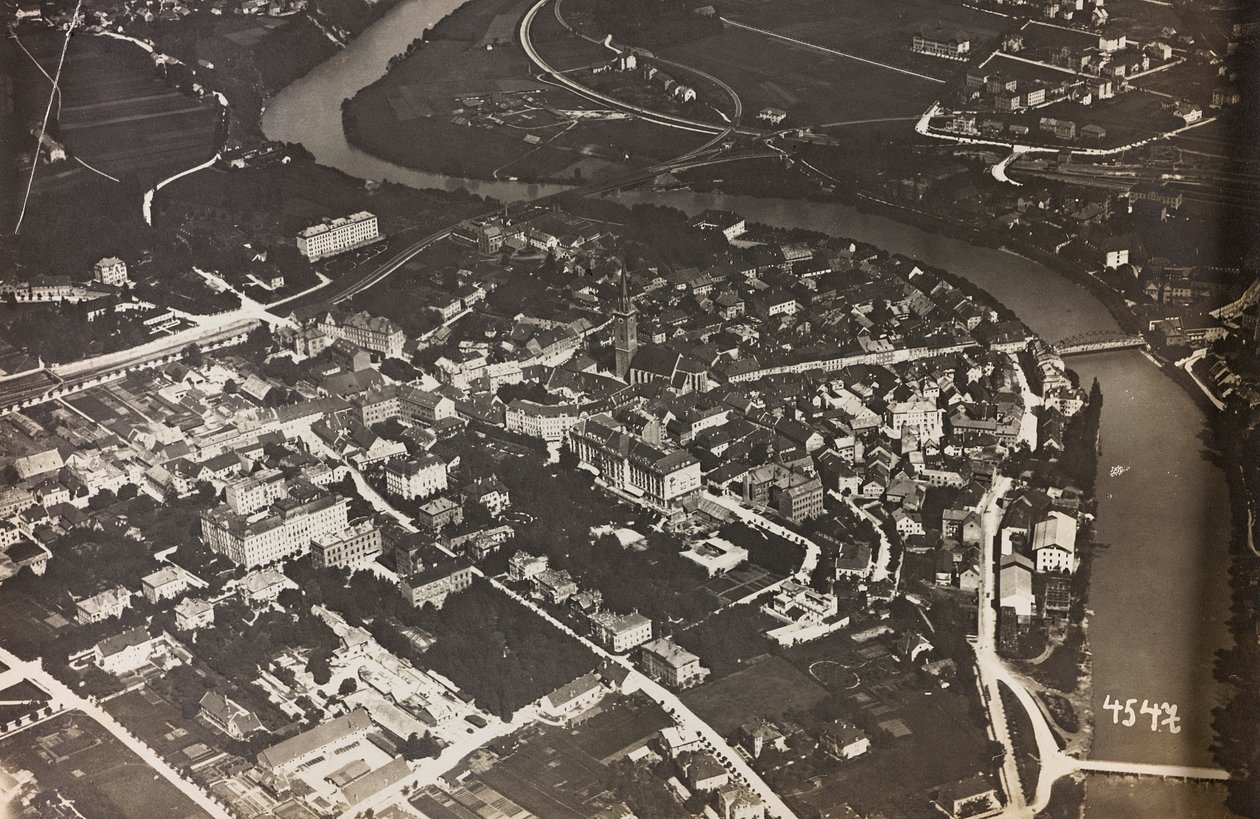 Albumi "Oma maailmansota - muistoja Lounaisrintamasta Kärntenissä, Italiassa, Trentino-Alto Adigessa) 31/03/1915-12/11/1918 - Josef Zohles Wien": arial näkymä Villacoon (b/w tekijältä Josef Zohles